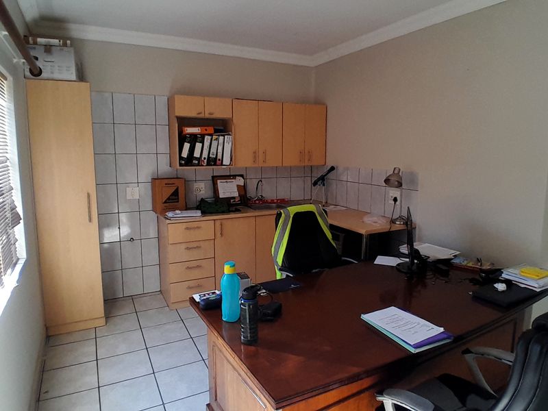 Versatile Family Home Designed for Easy Living and Effortless Entertaining - Photo 8