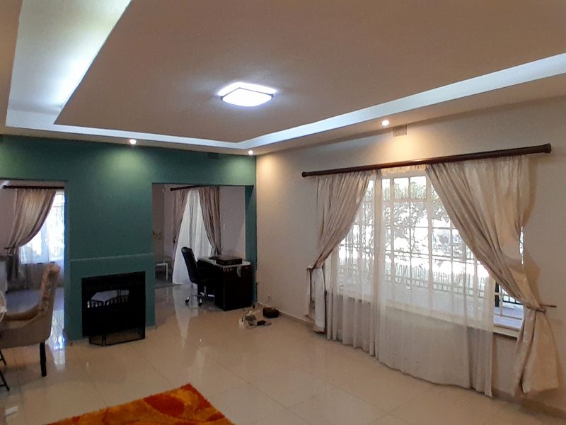 Versatile Family Home Designed for Easy Living and Effortless Entertaining - Photo 2