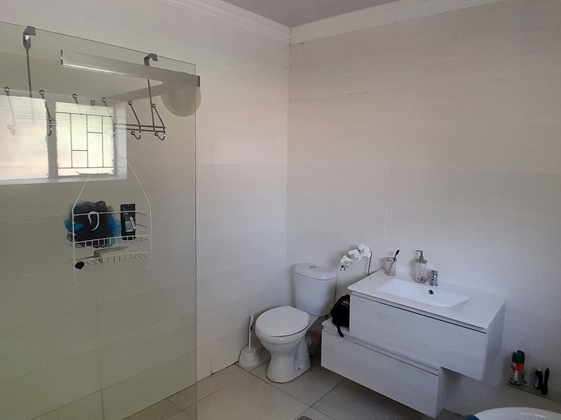 Versatile Family Home Designed for Easy Living and Effortless Entertaining - Photo 6