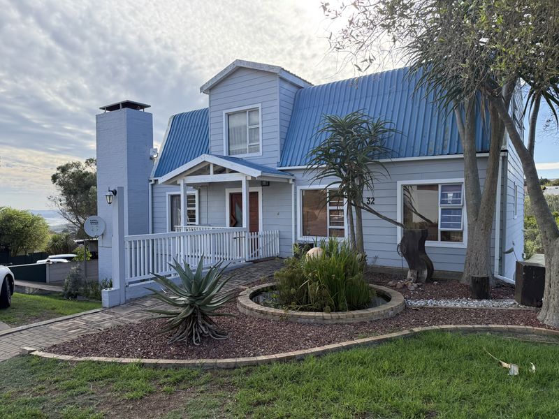 Coastal escape with income potential – Urgent sale in Dana Bay - Photo 2