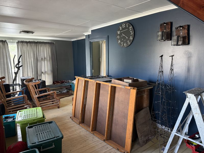 Coastal escape with income potential – Urgent sale in Dana Bay - Photo 10