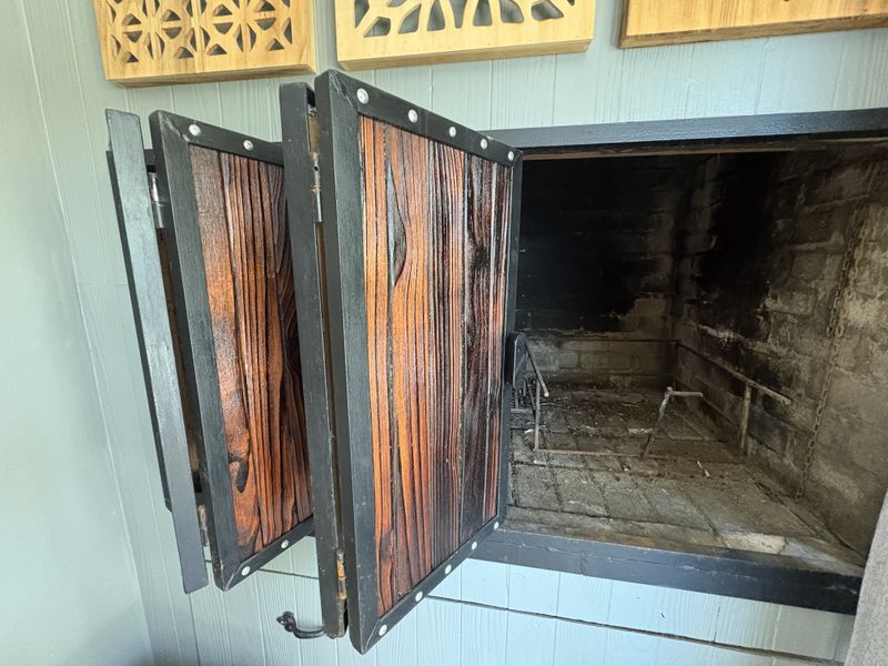 Coastal escape with income potential – Urgent sale in Dana Bay - Photo 9