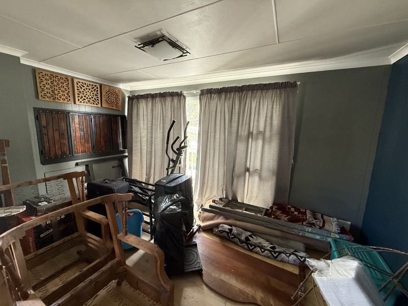 Coastal escape with income potential – Urgent sale in Dana Bay - Photo 8