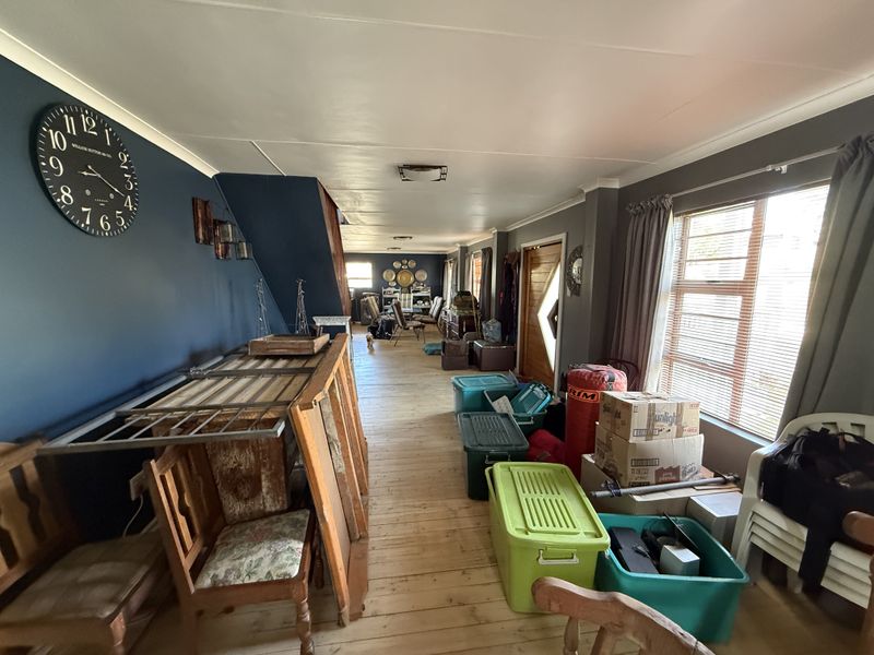 Coastal escape with income potential – Urgent sale in Dana Bay - Photo 7