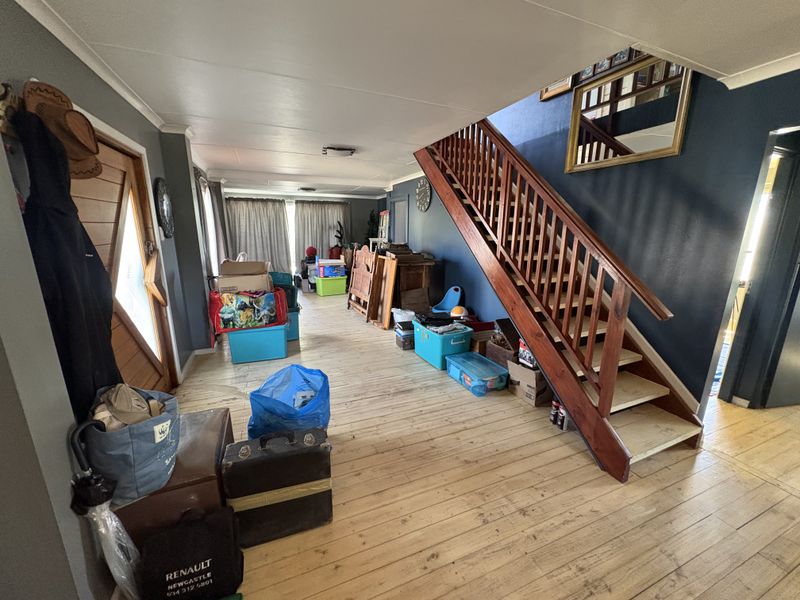 Coastal escape with income potential – Urgent sale in Dana Bay - Photo 4