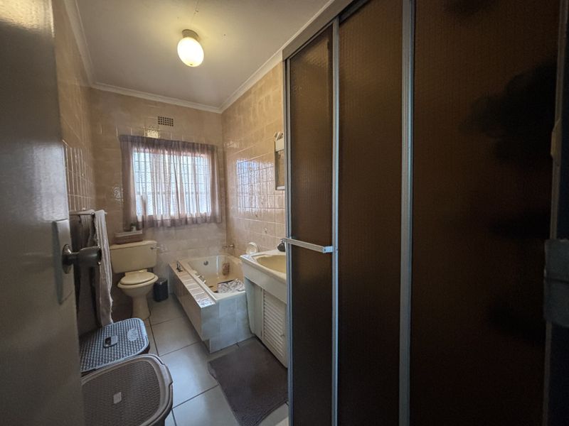 Section Title Town House for Sale - Photo 10