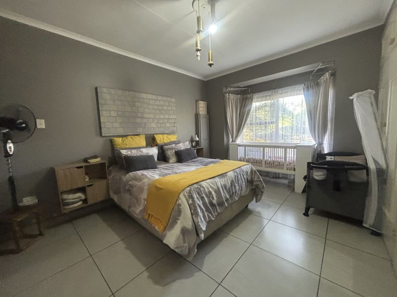 Section Title Town House for Sale - Photo 9