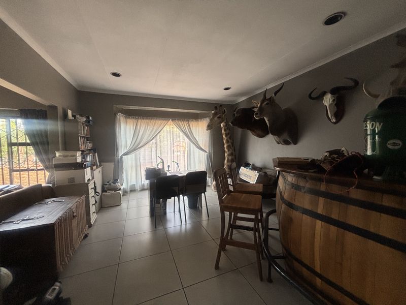 Section Title Town House for Sale - Photo 7