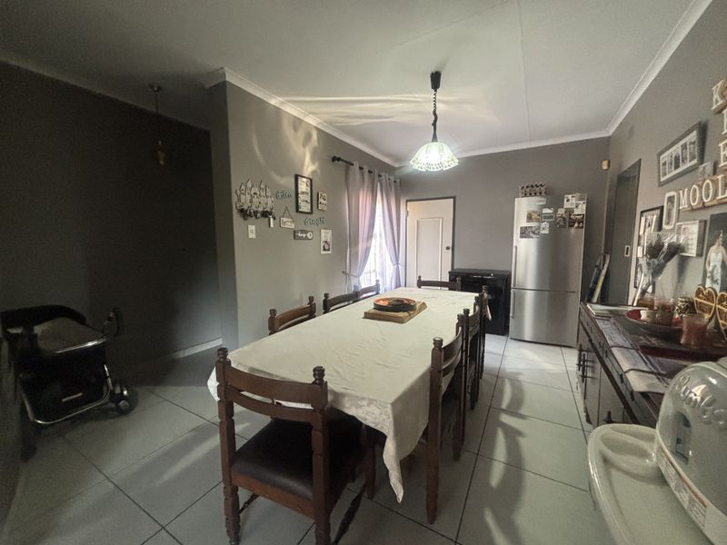 Section Title Town House for Sale - Photo 6