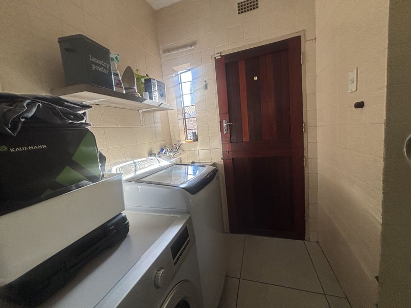 Section Title Town House for Sale - Photo 3