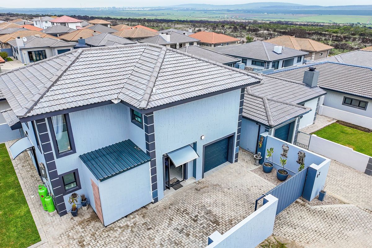 Secure coastal living meets everyday comfort - Photo 4