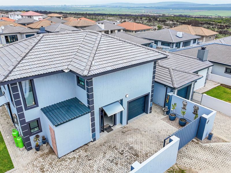 Secure coastal living meets everyday comfort - Photo 4