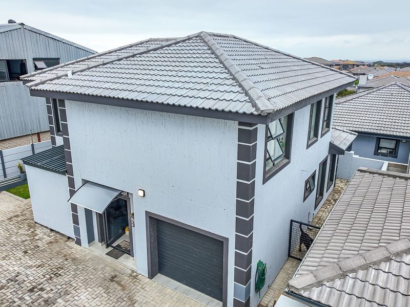 Secure coastal living meets everyday comfort - Photo 7