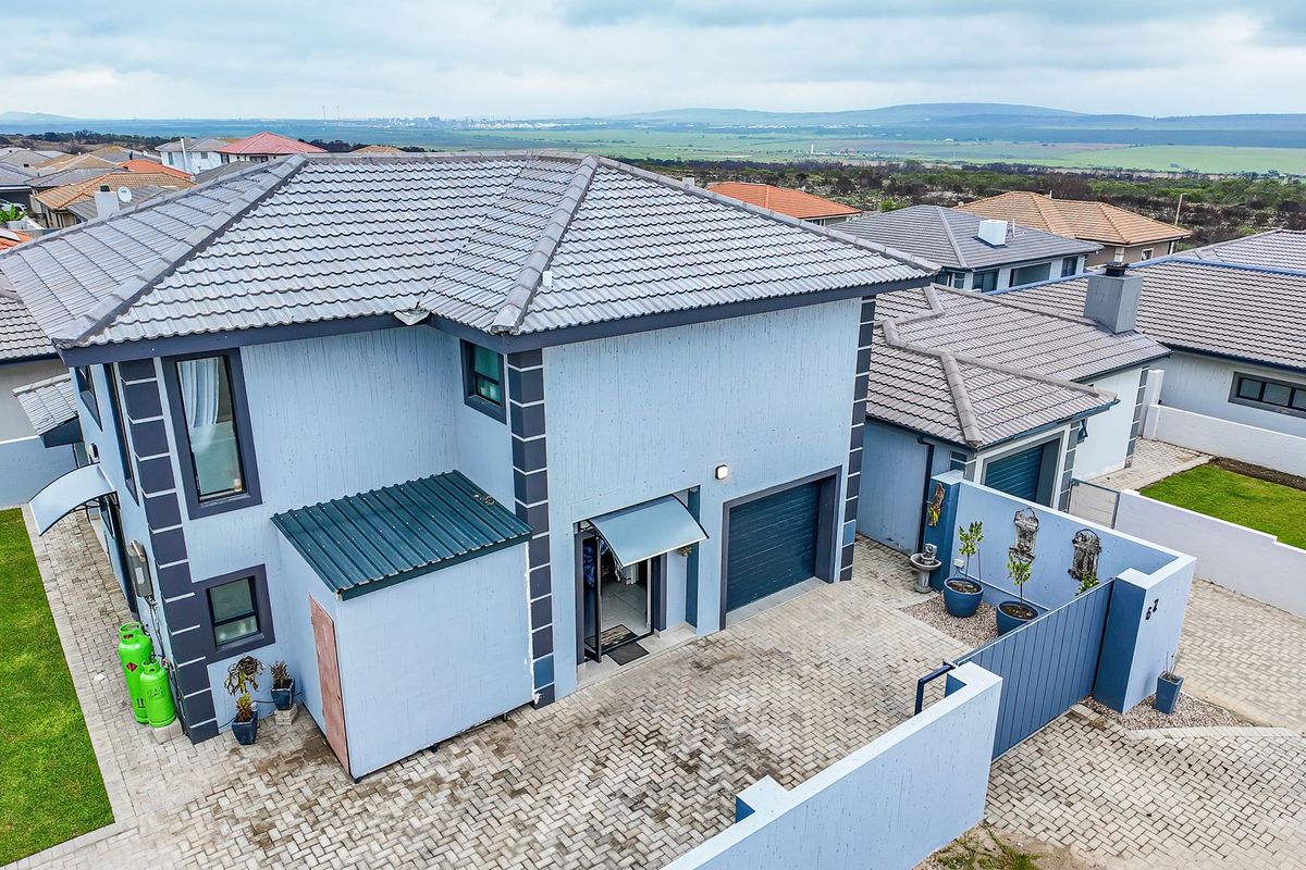 Secure coastal living meets everyday comfort - Photo 3