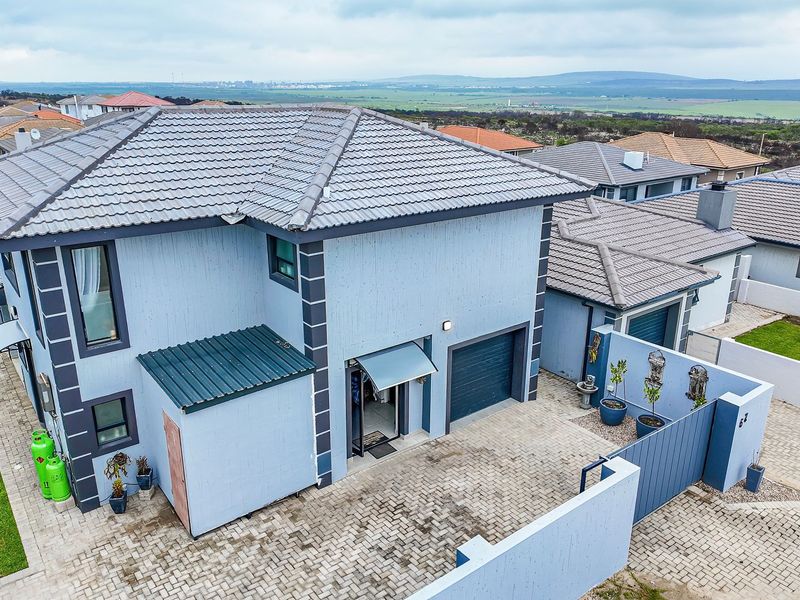 Secure coastal living meets everyday comfort - Photo 3