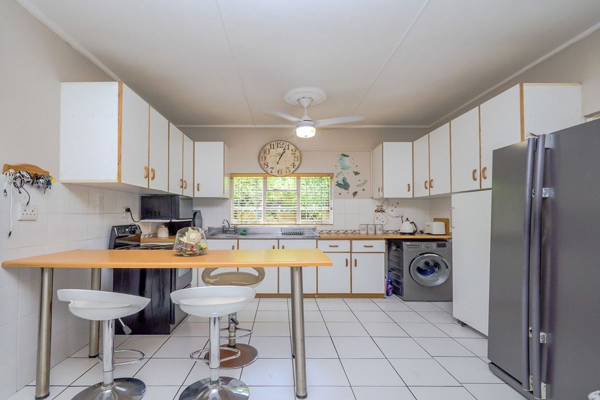 Charming Garden Cottage for Rent - Photo 4