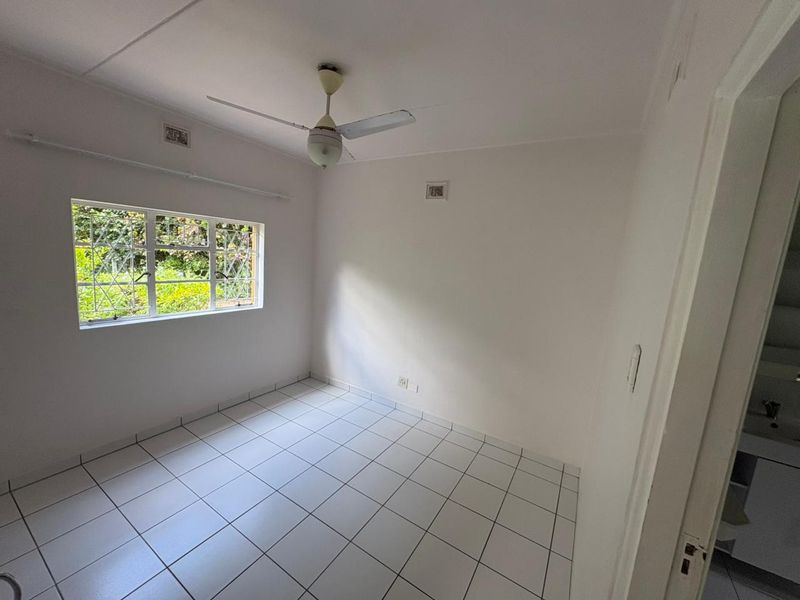 Charming Garden Cottage for Rent - Photo 8