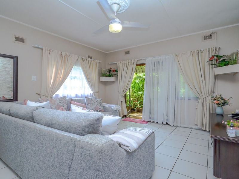 Charming Garden Cottage for Rent - Photo 7