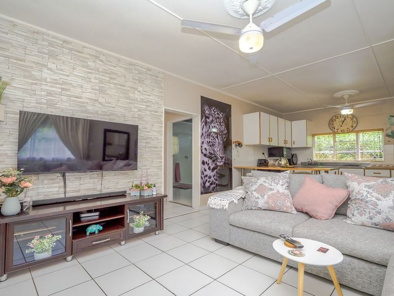 Charming Garden Cottage for Rent - Photo 6