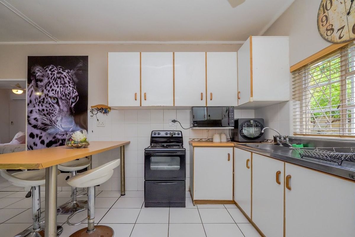 Charming Garden Cottage for Rent - Photo 3