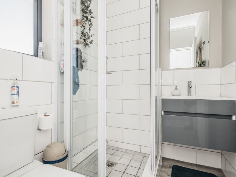 Modern Studio Apartment on Ground Floor! - Photo 7