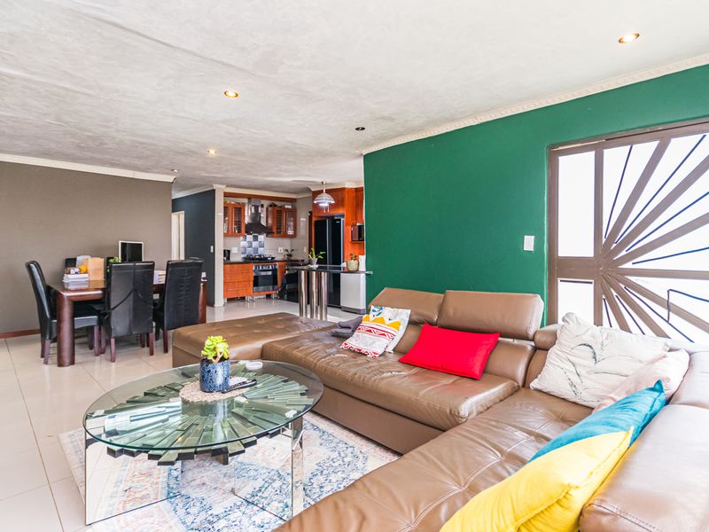 Neat 3 Bedroom Home For Sale in Goudrand, Roodpoort - Photo 4