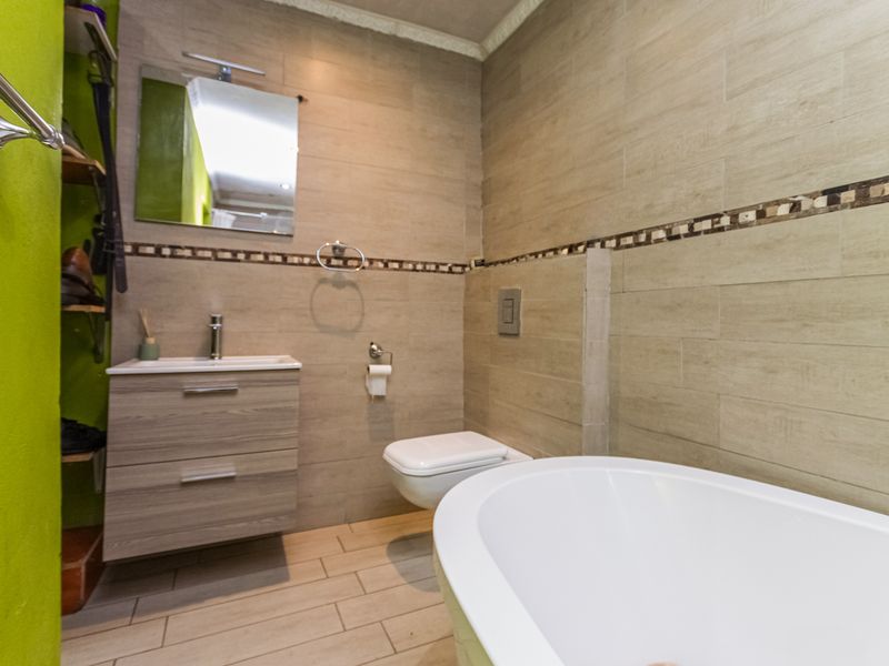 Neat 3 Bedroom Home For Sale in Goudrand, Roodpoort - Photo 10