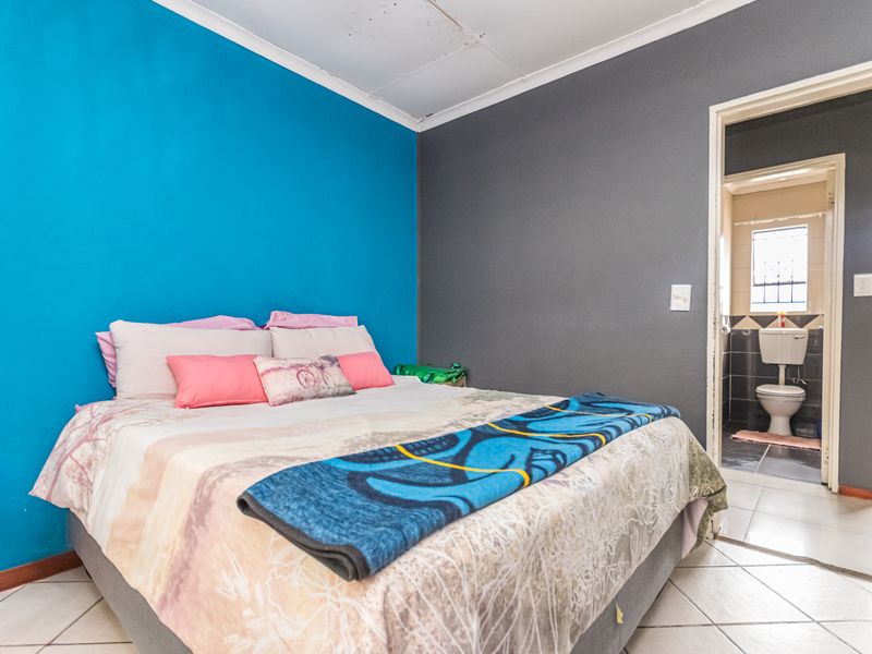 Neat 3 Bedroom Home For Sale in Goudrand, Roodpoort - Photo 9