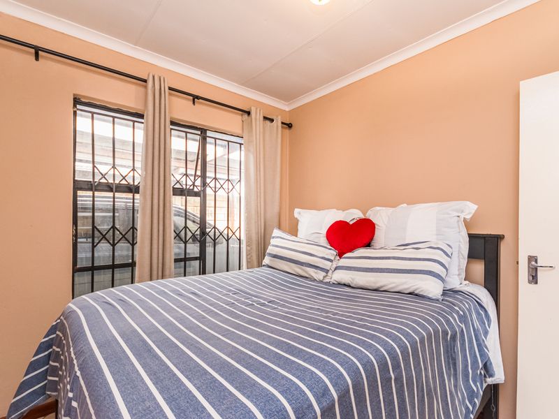 Neat 3 Bedroom Home For Sale in Goudrand, Roodpoort - Photo 8