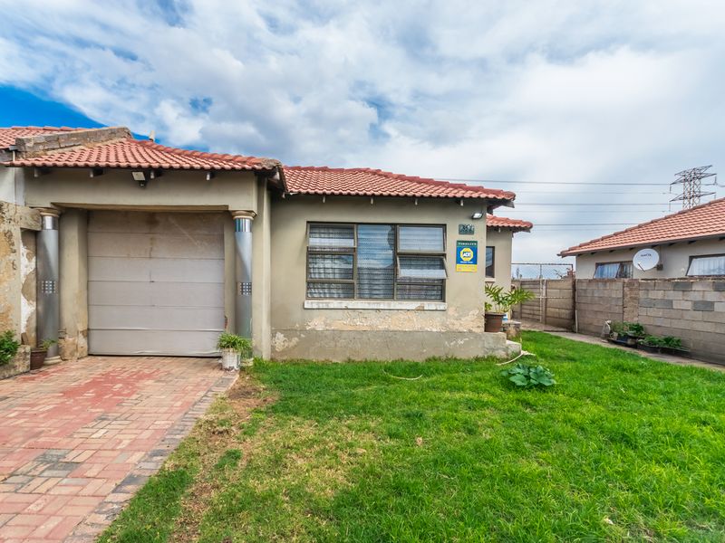 Neat 3 Bedroom Home For Sale in Goudrand, Roodpoort - Photo 6