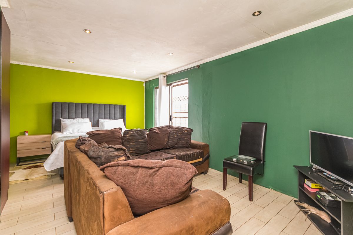 Neat 3 Bedroom Home For Sale in Goudrand, Roodpoort - Photo 5