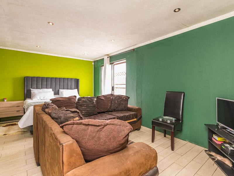 Neat 3 Bedroom Home For Sale in Goudrand, Roodpoort - Photo 5