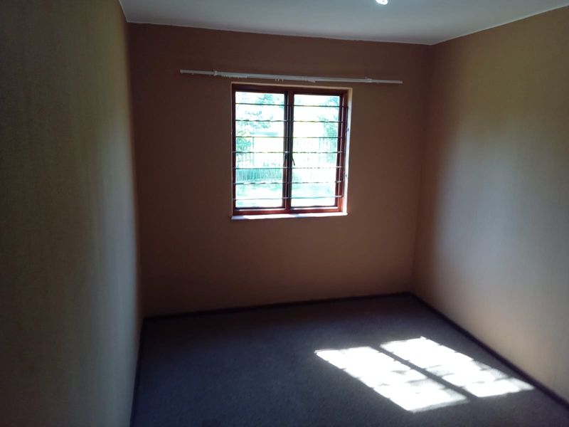 Charming ground floor apartment overlooking parkland. - Photo 5