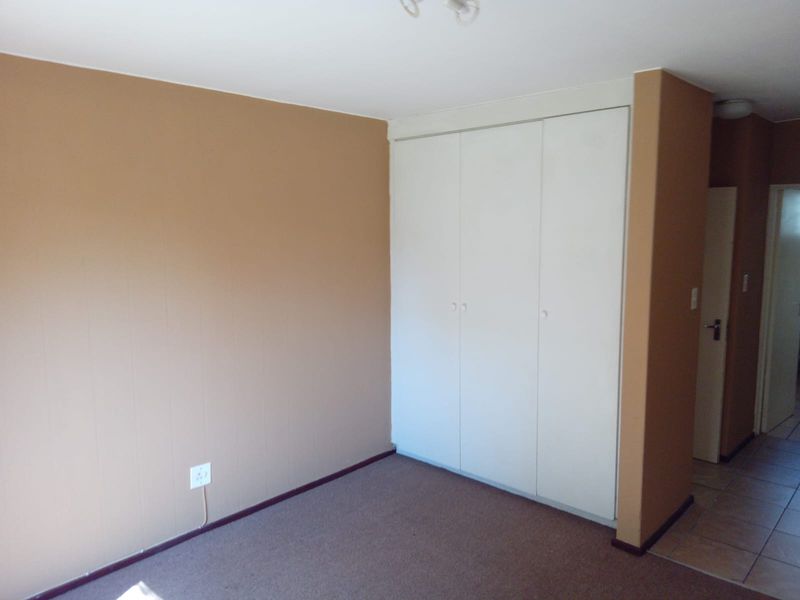 Charming ground floor apartment overlooking parkland. - Photo 10