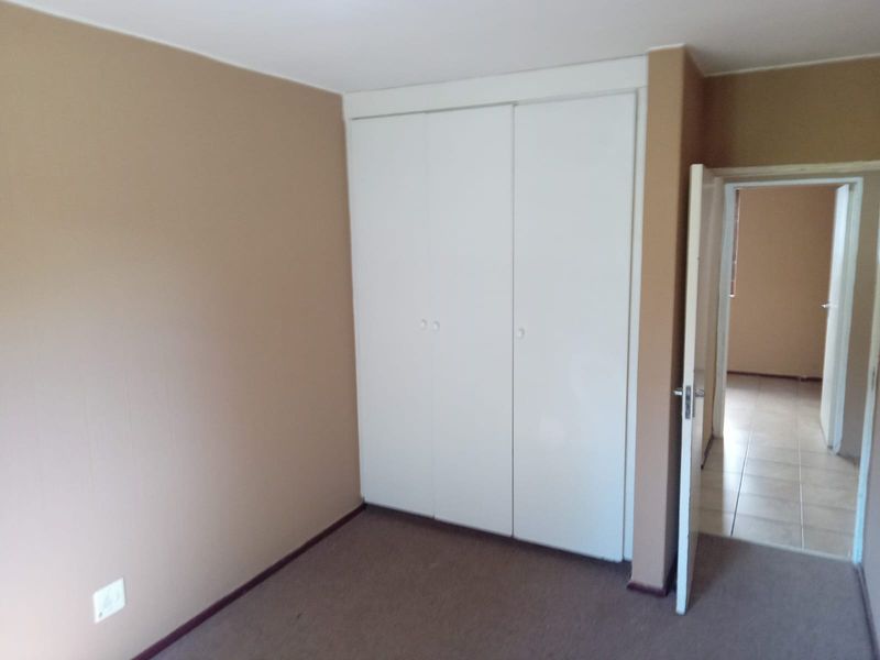 Charming ground floor apartment overlooking parkland. - Photo 7