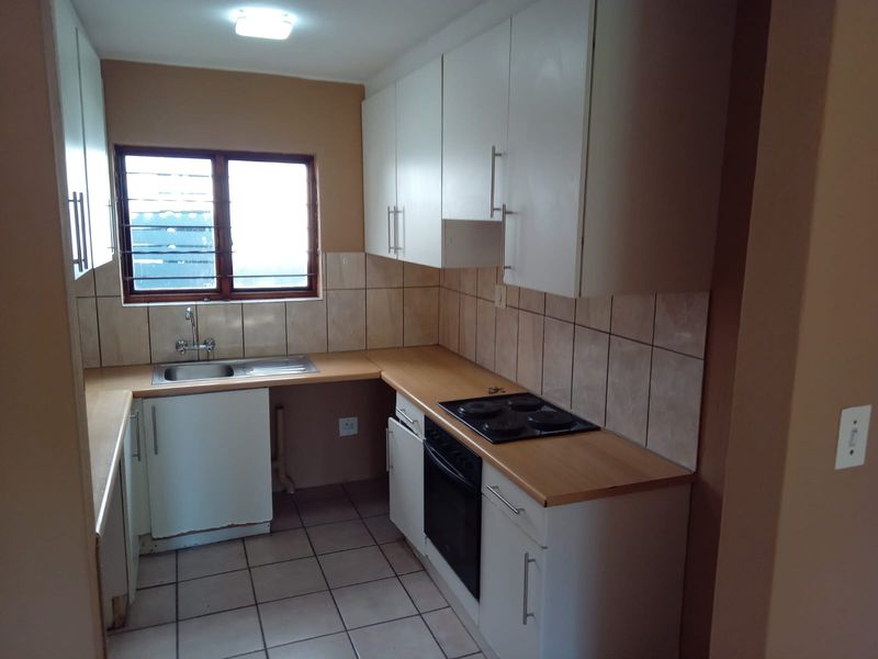 Charming ground floor apartment overlooking parkland. - Photo 3