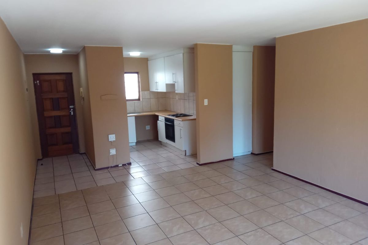 Charming ground floor apartment overlooking parkland. - Photo 2