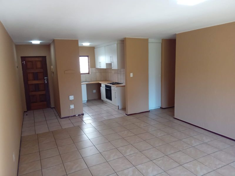 Charming ground floor apartment overlooking parkland. - Photo 2