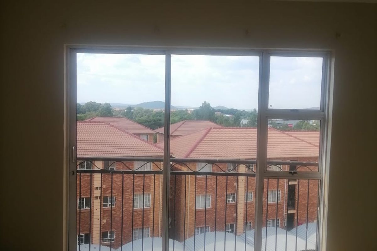 Neat Studio Unit in Daffodil Gardens – Ideal for First-Time Buyers or Investors - Photo 2