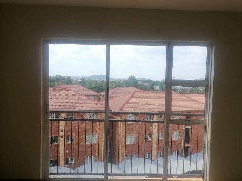 Neat Studio Unit in Daffodil Gardens – Ideal for First-Time Buyers or Investors - Photo 2