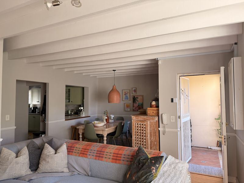 Well-presented 3-Bedroom Townhouse in Upper Wynberg – Ideal Family Living - Photo 4