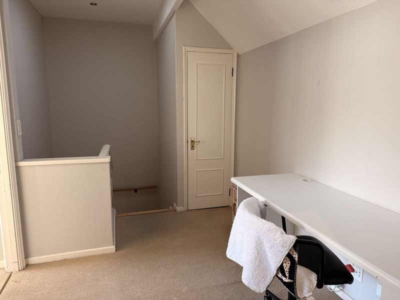 Well-presented 3-Bedroom Townhouse in Upper Wynberg – Ideal Family Living - Photo 10