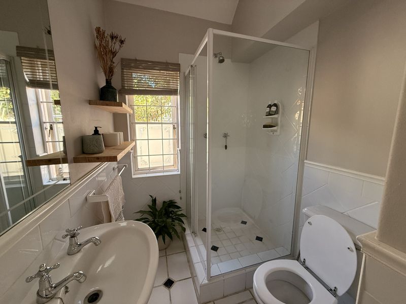 Well-presented 3-Bedroom Townhouse in Upper Wynberg – Ideal Family Living - Photo 7