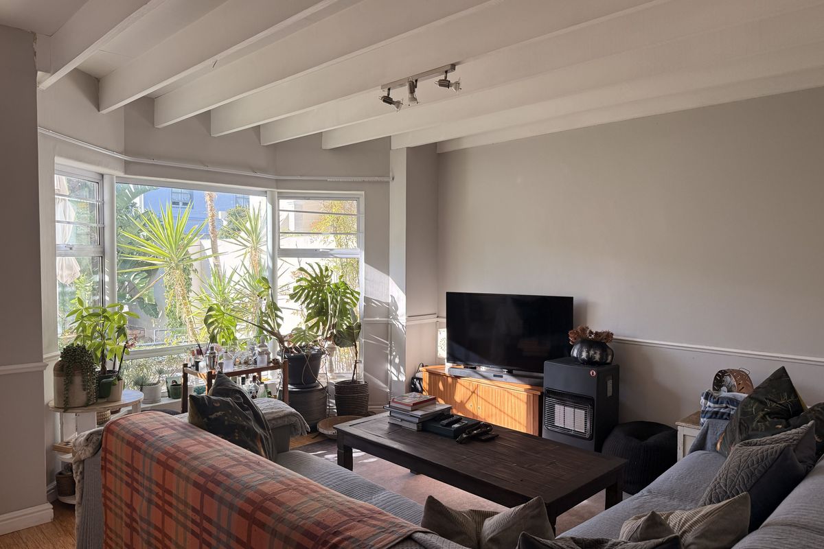 Well-presented 3-Bedroom Townhouse in Upper Wynberg – Ideal Family Living - Photo 3