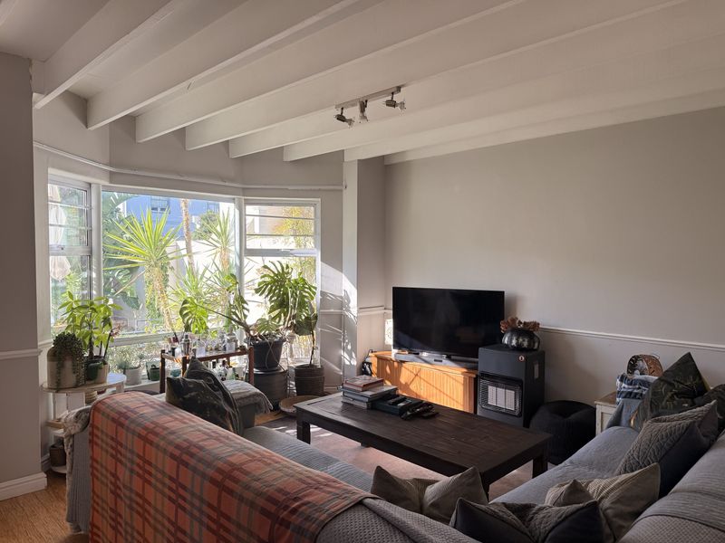 Well-presented 3-Bedroom Townhouse in Upper Wynberg – Ideal Family Living - Photo 3