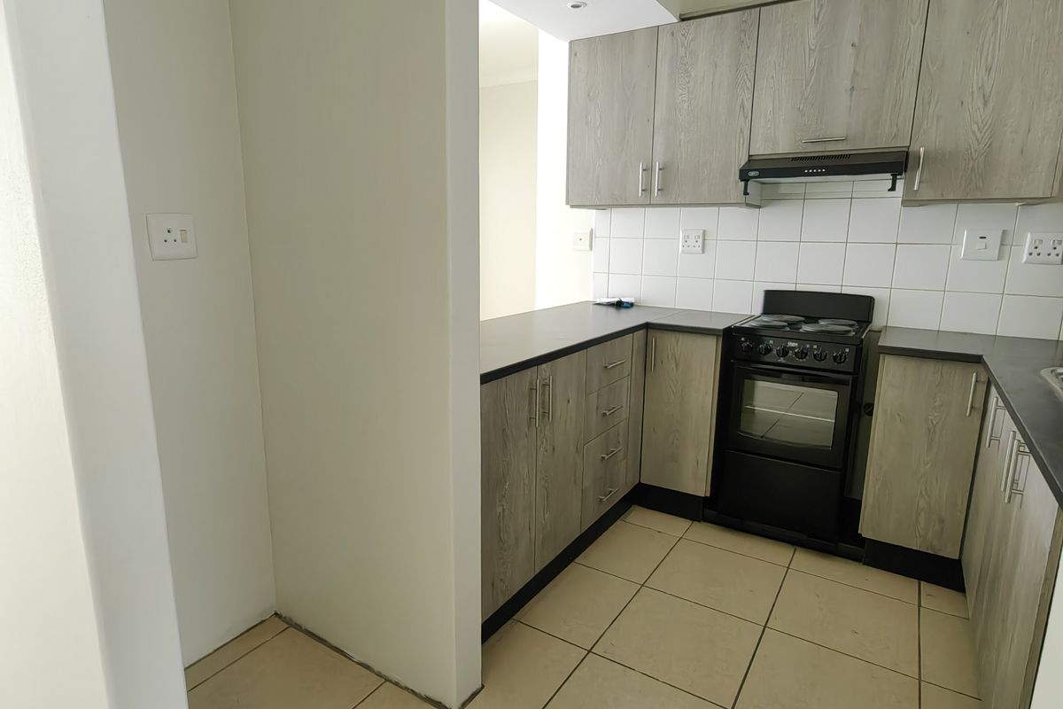 Newly renovated apartment in prime location. - Photo 5