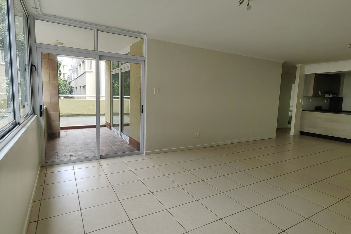 Newly renovated apartment in prime location. - Photo 2