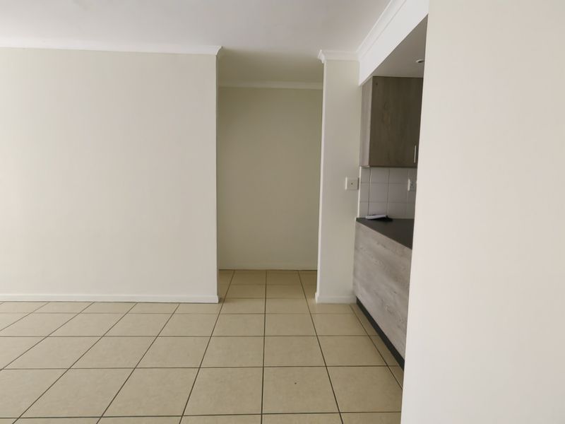 Newly renovated apartment in prime location. - Photo 7