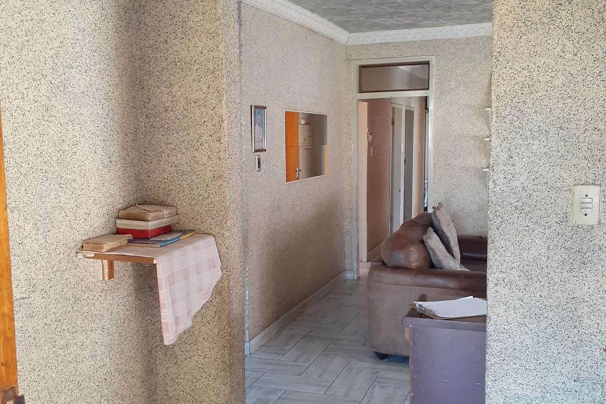 Dual Living Opportunity in Sunnyridge - Space, Income & Potential! - Photo 5