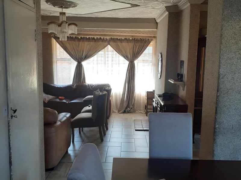 Dual Living Opportunity in Sunnyridge - Space, Income & Potential! - Photo 10